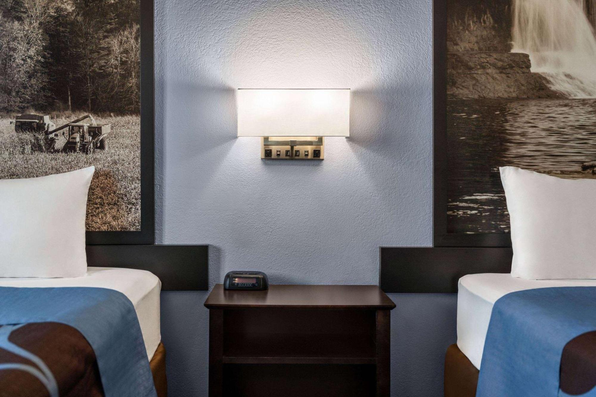 Super 8 By Wyndham Columbus Edinburgh Motell Exteriör bild